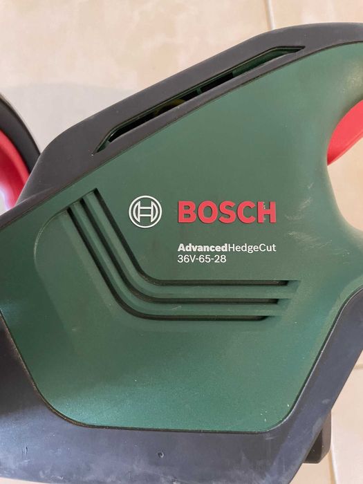 Foarfeca gard viu Bosch AdvancedHedgeCut 36V-65-28, lama noua Bosch. Optional cu acumulatori.