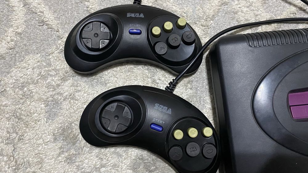 Sega Mega Drive 2 (оригинал) + 2 джойстика