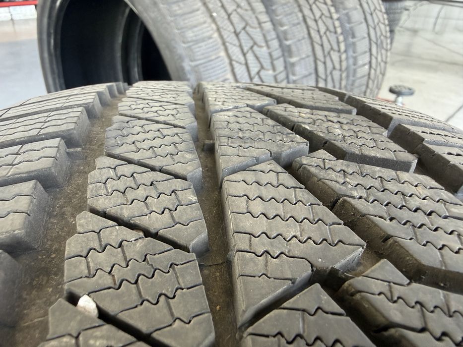 4бр. ПОЧТИ ЧИСТО НОВИ Зимни Гуми С Борд 245/35R/20W,XL -CONTINENTAL- DOT:2423 - 8.4мм.+8.0мм.
