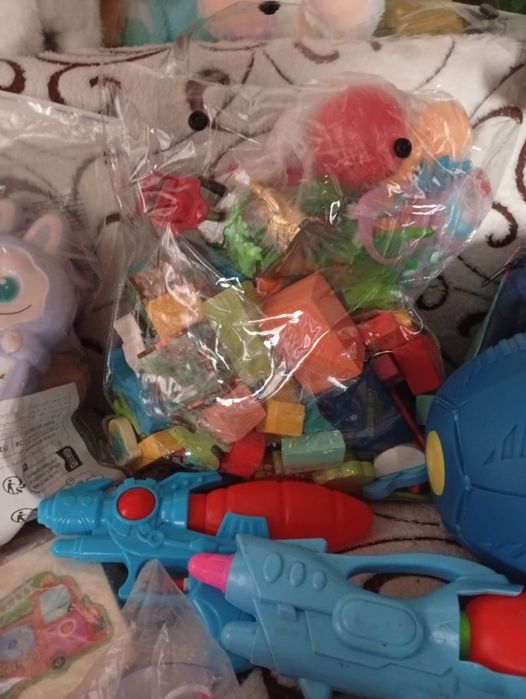 Игрушки, в одни руки
