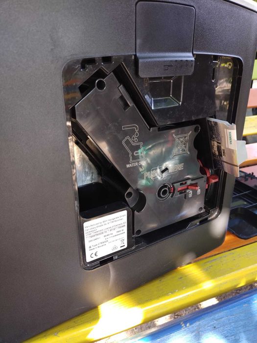 Продавам кафе автомат Siemens EQ 6 serie 700