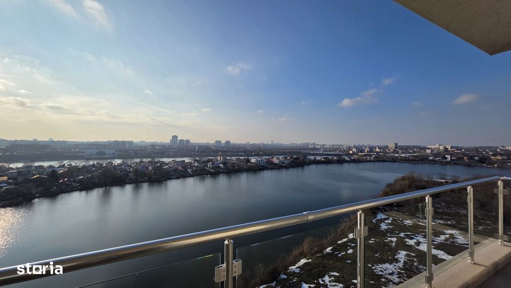 Apartament Cu Terasa Generoasa Si Vedere Unica Catre Lac