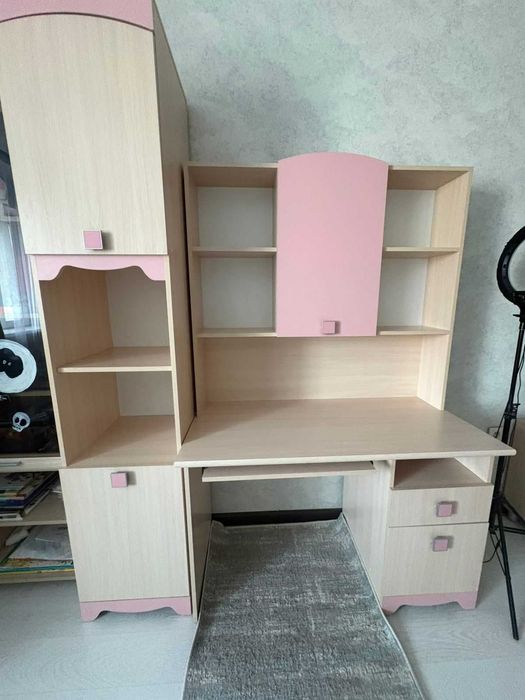 Стол с пеналом для девочек