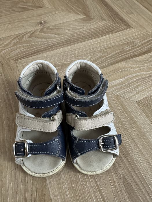 2 пары детских сандаликов
