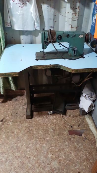 Швейная машинка старая