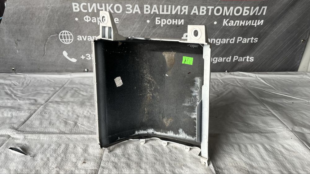 Десен ъгъл от задна броня VW Transporter T6