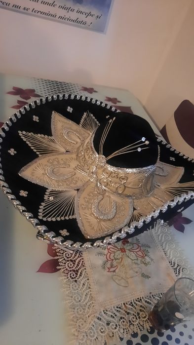 Vând Pălărie in stare bună