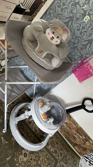 Продам коляску пеленальный стол ходунки