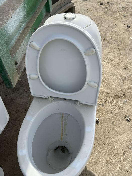 Унитаз в хорошем слстоянии
