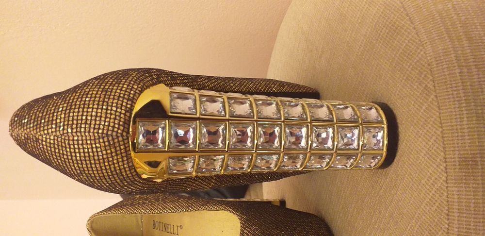 Обувки на висок ток