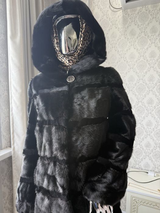 Шуба черный бриллиант с капюшоном