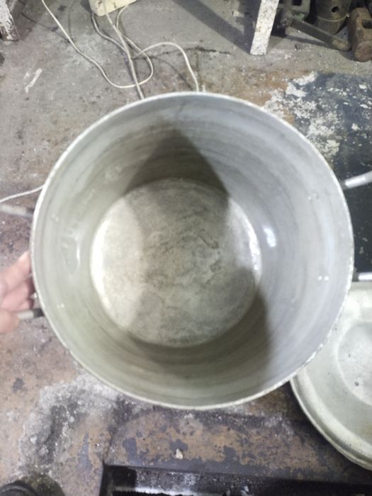 Алюминиевая кастрюля