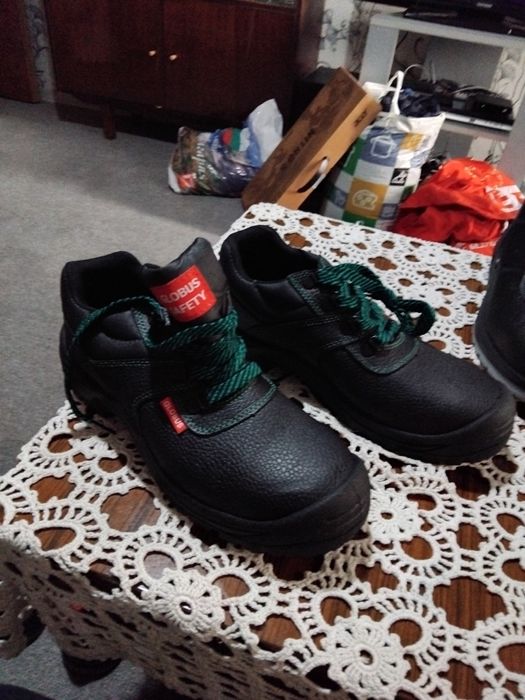 Продавам работни обувки  нови зимни