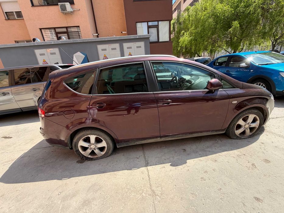 Seat Altea XL , functionala , culoare visiniu speciala