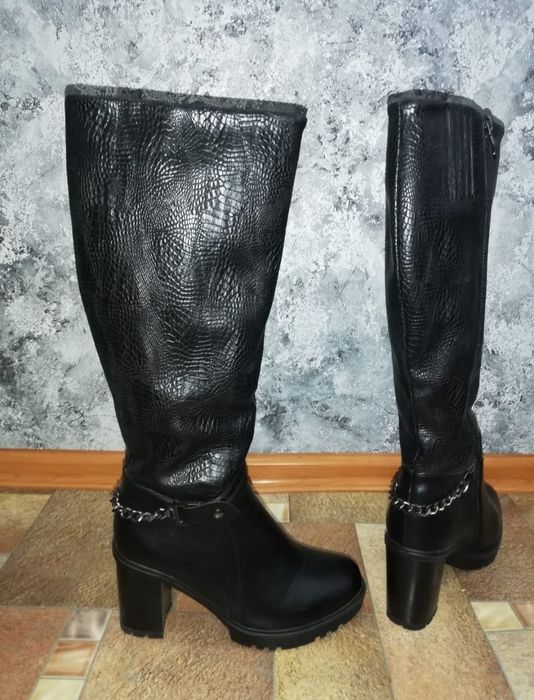 Продам зимние сапоги