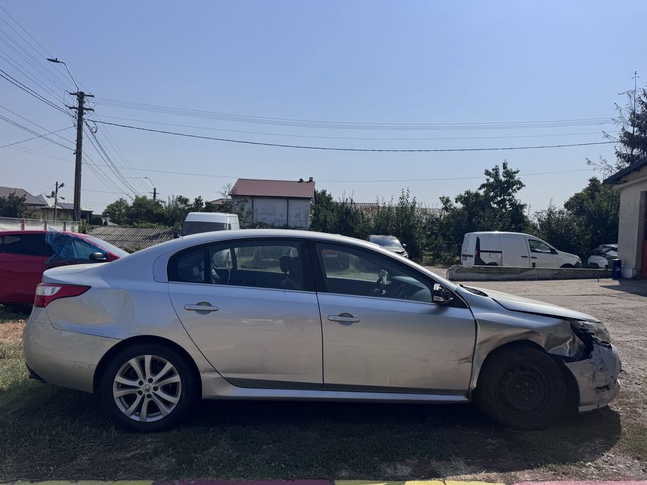 Renault Latitude 2.0 dci 150 Euro 5 avariat an 2011