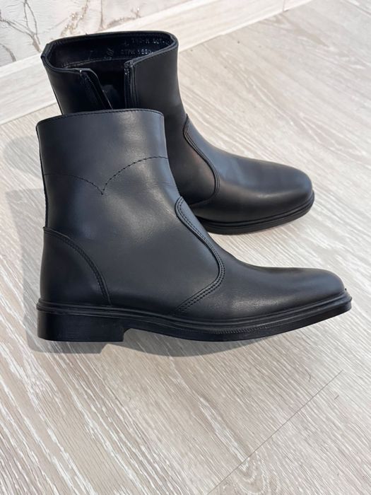 Продается новые ботинки