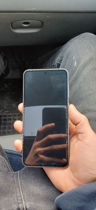 Samsung a56 5g 128/8 aybi rasmda 
ozgina singan joyi bor bos