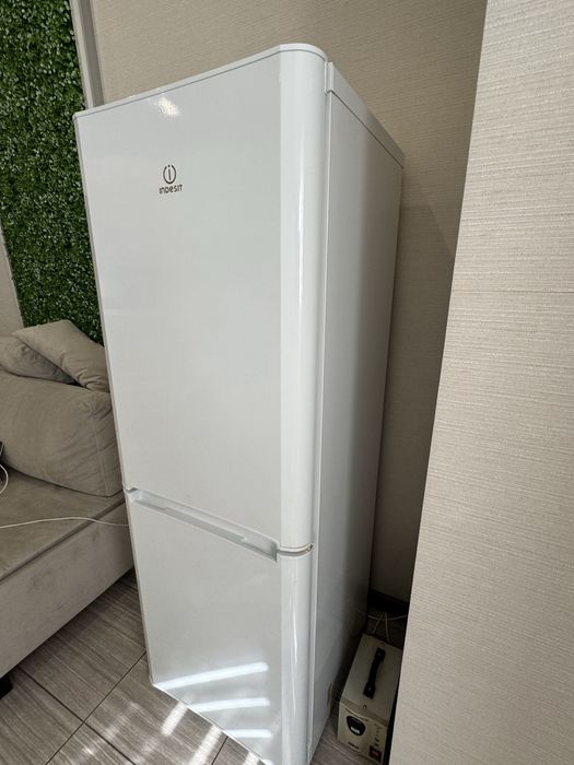 Холодильник Indesit