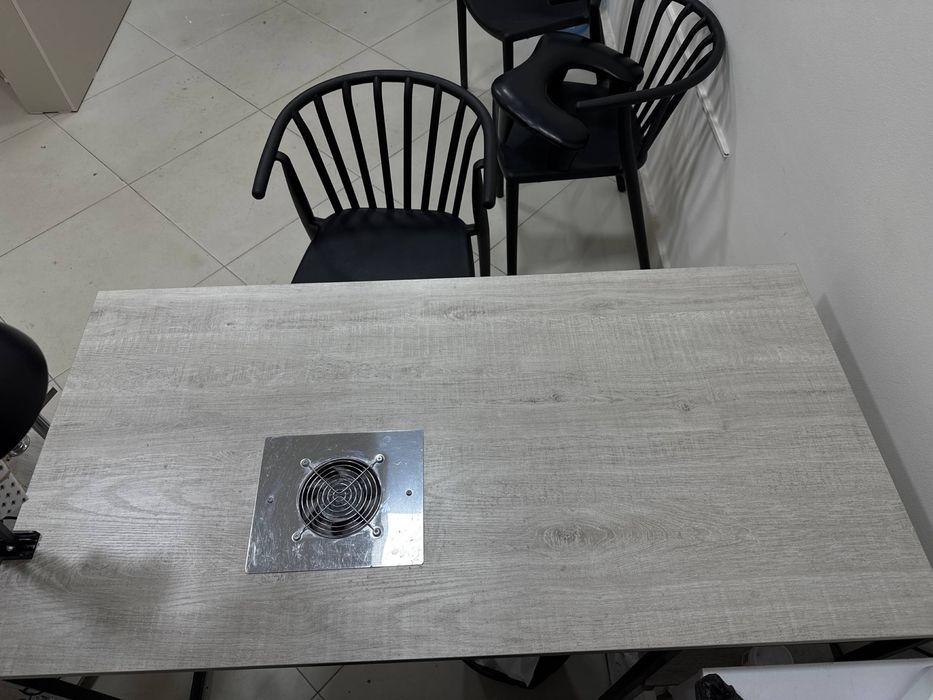 Маникюрный стол со встроеной вытяжкой