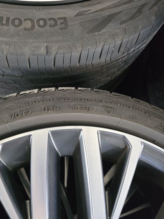 2 Броя 225/40/18 Bridgestone 6,2mm