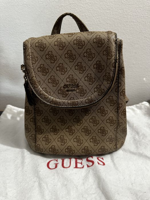 Малки чанти GUESS