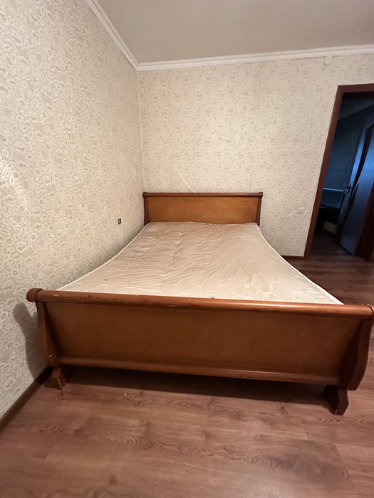 Кровать  деревянная