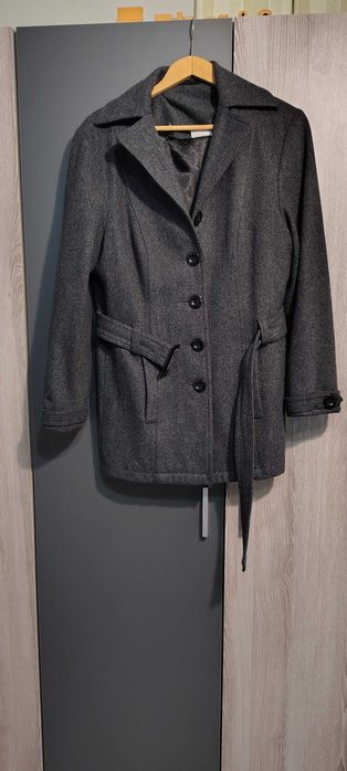 Продавам връхни дрехи