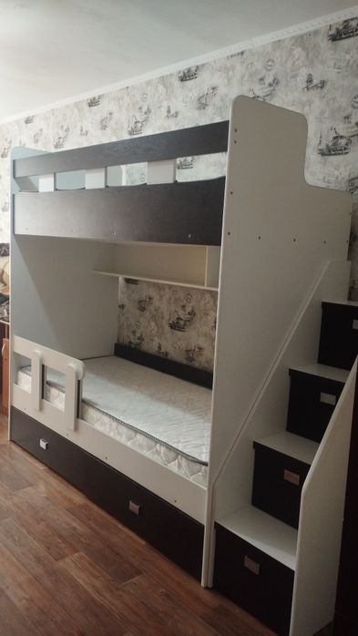 Двухъярусная кровать