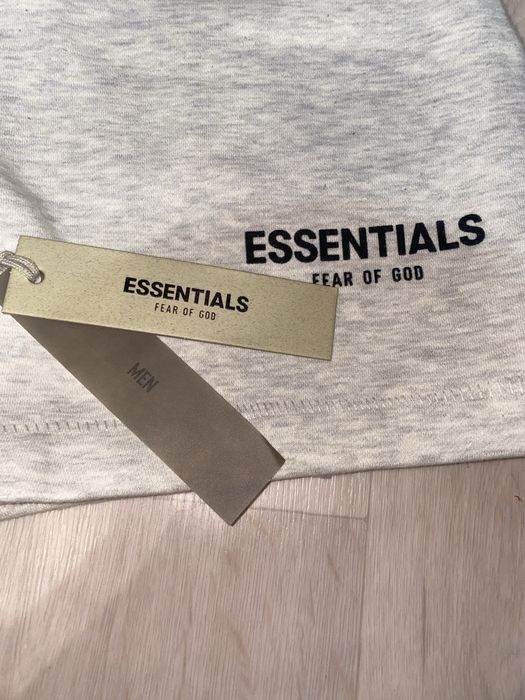 Продам шорты ESSENTIALS