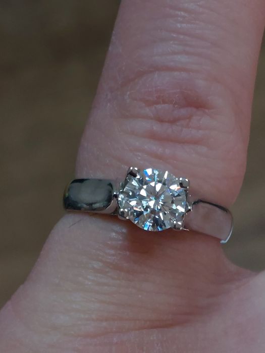 Дамски пръстен с 1 Карат Мойсанит+Сертификат