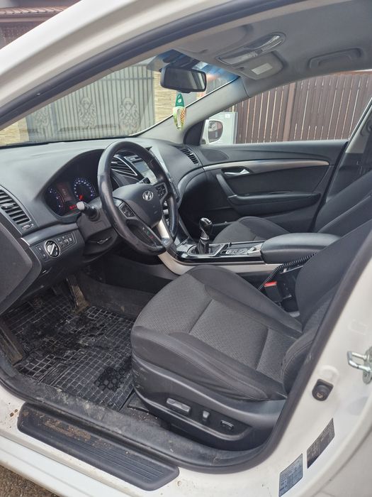 Hyundai i40 an 2014 motor 1.7 crdi 136 cp proprietar in acte