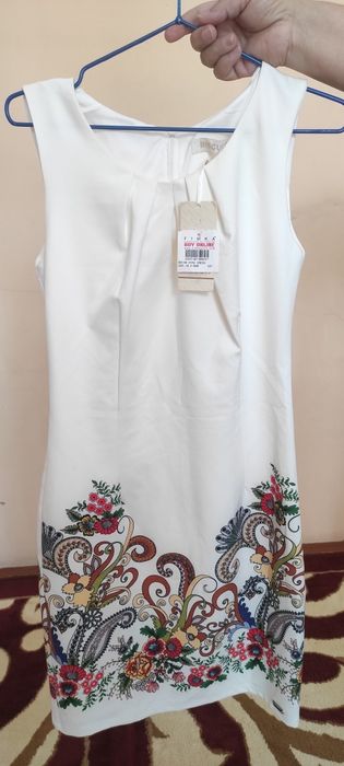 Новый женский платье очень красивый