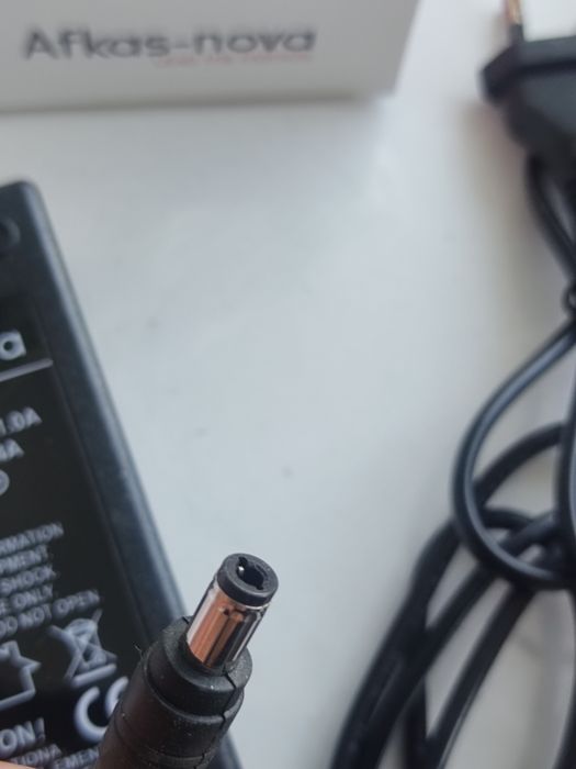 Блок питания ( сетевой адаптер ) 12 Вольт  для спутникового ресивера