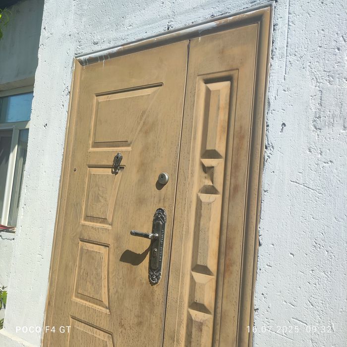 Двухсторонный входной дверь продается срочно