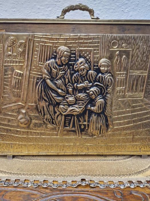 Английска поставка за вестници с месингов обков