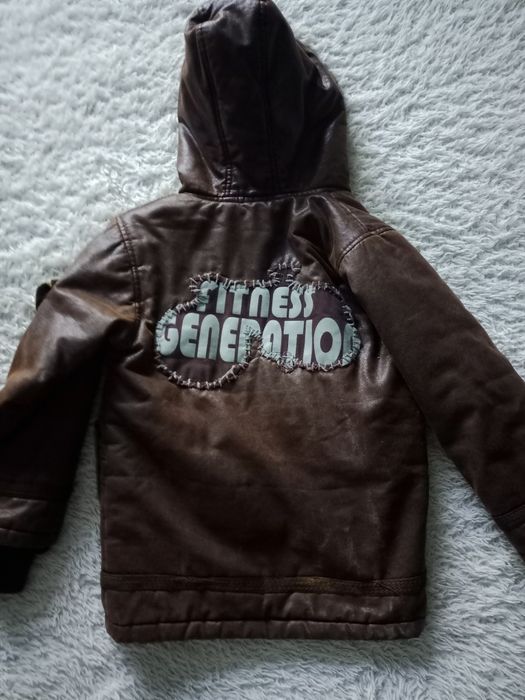 Продам куртки на мальчика.