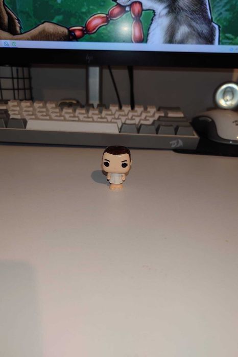 Figurina Eleven upside down Stranger Things Kinder Joy