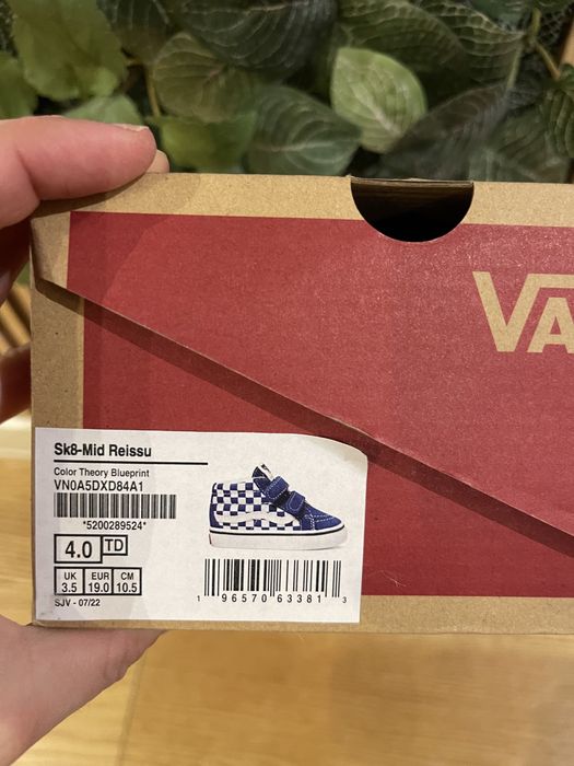 Vand adidasi bebelusi Vans noi