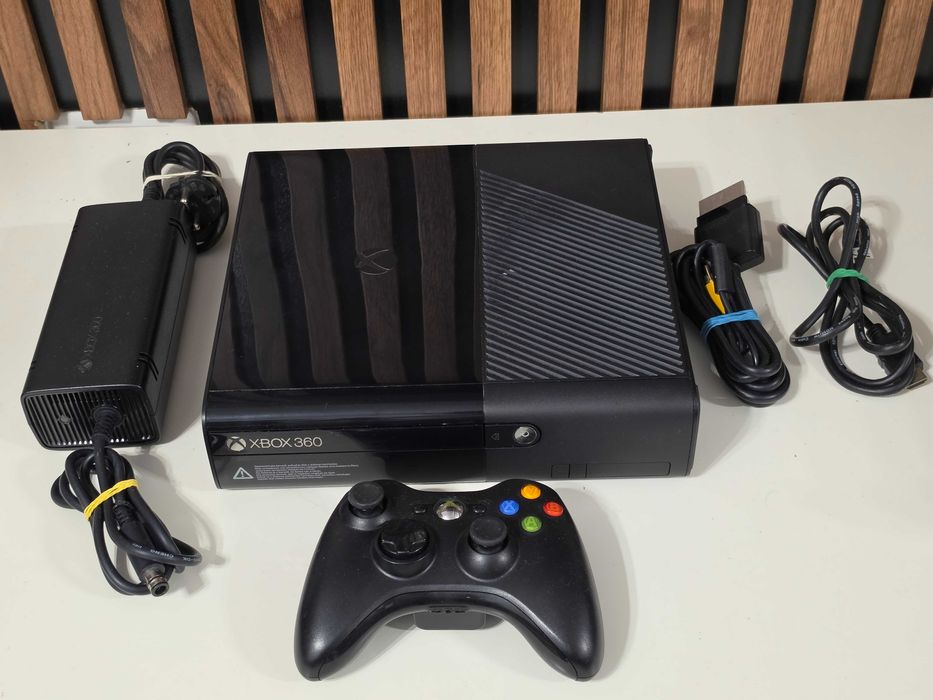 Xbox 360 E 320GB complet