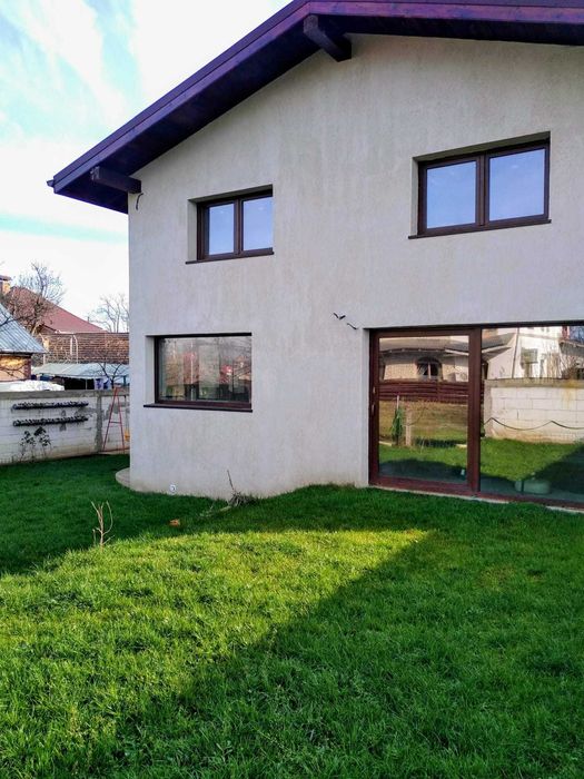 Casa situată în Dumbrava Roșie,la 7 km de Piatra Neamț,3 nivele D+P+M