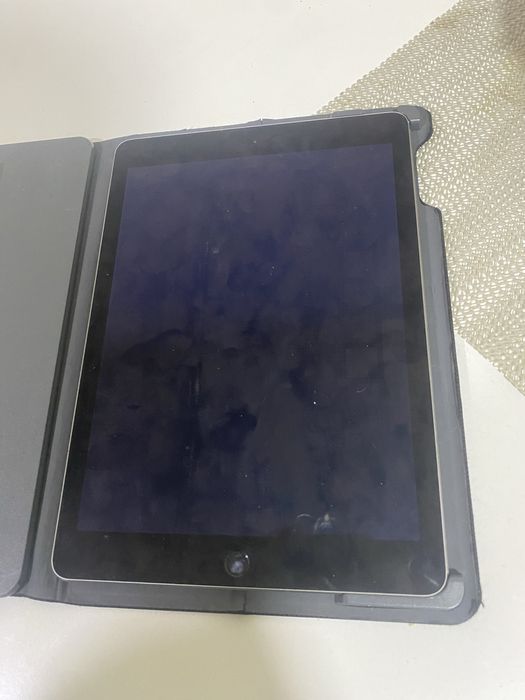 Tableta apple cu husa si tastatura