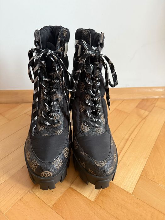 Нови обувки GUESS