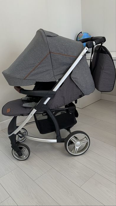 Продам прогулочную коляску 2 в 1 с люлькой Skilmax