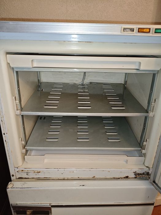 Холодильник 2х камерный