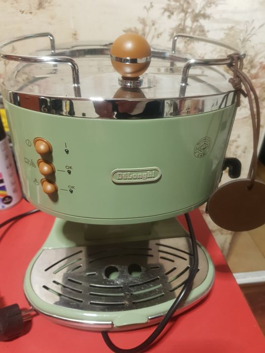 Aparat pentru cafea  Delonghi folosit de cîteva ori