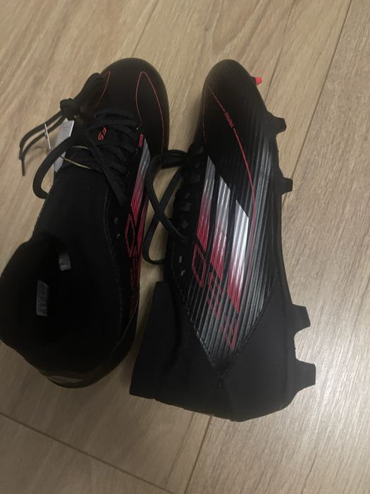 Ghete de fotbal f50 noi