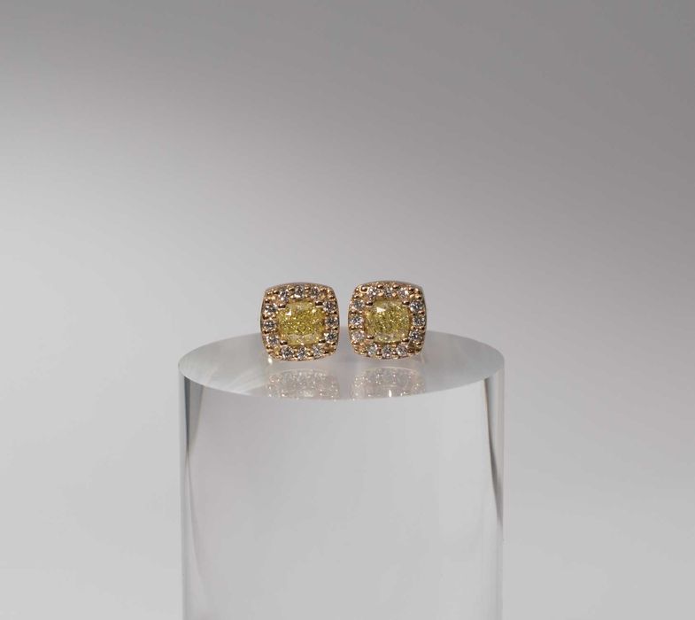 Обеци с жълти естествени диаманти