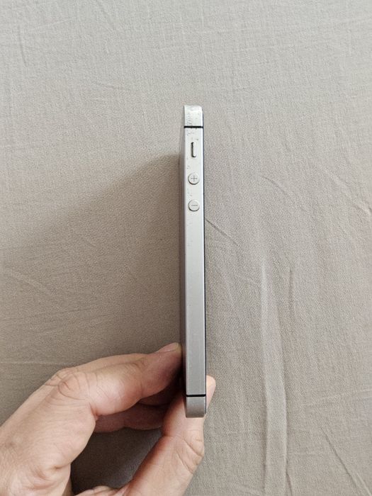 Iphone se 32gb, baterie 89%, touchid nu fuctioneaza, neverlocked