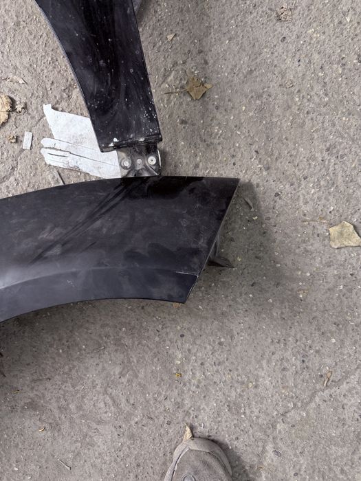 Продам крылья на zeekr 001